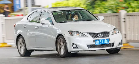 Lexus IS (XE20) — 5