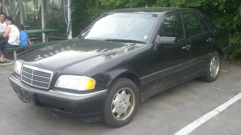 Mercedes-Benz W202 — 3