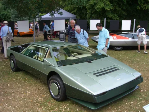 Aston Martin Bulldog — 4