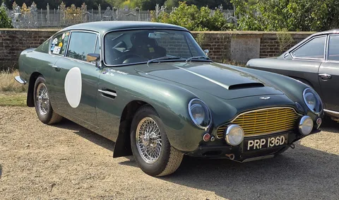 Aston Martin DB6 — 2