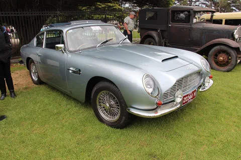 Aston Martin DB6 — 5