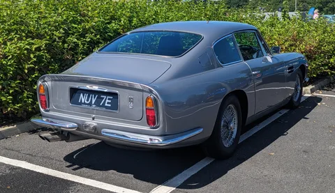 Aston Martin DB6 — 6