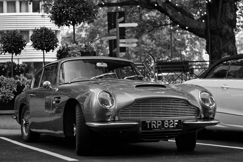 Aston Martin DB6 — 7