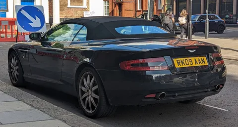 Aston Martin DB9 — 8