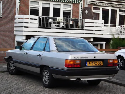 Audi 100 C3 — 4