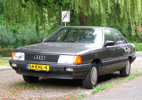Audi 100 C3 — 6
