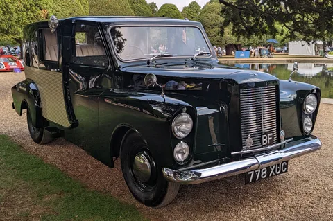 Austin FX4 — 4