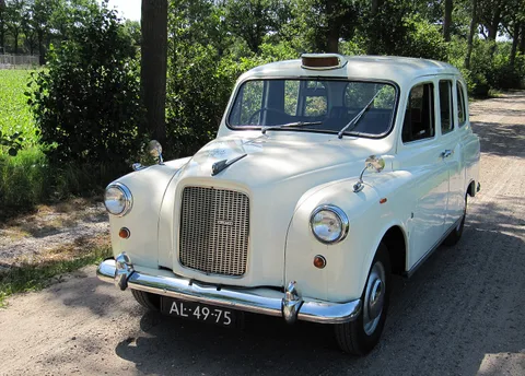 Austin FX4 — 7
