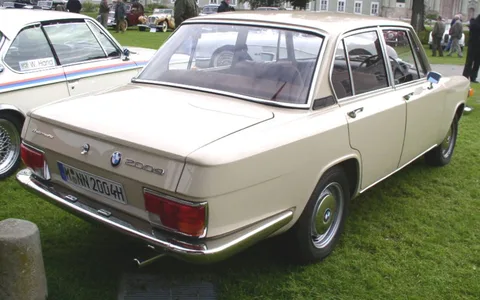BMW 2004 — 2