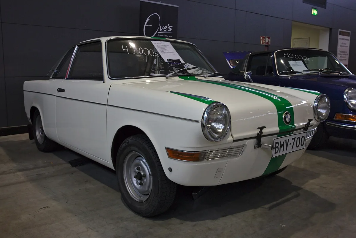 BMW 700
