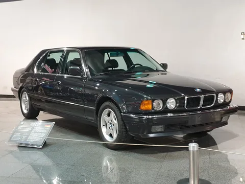 BMW E32 — 2