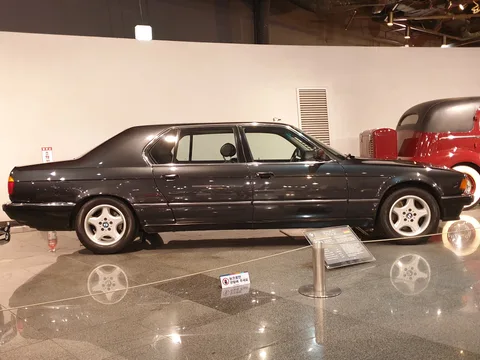 BMW E32 — 3