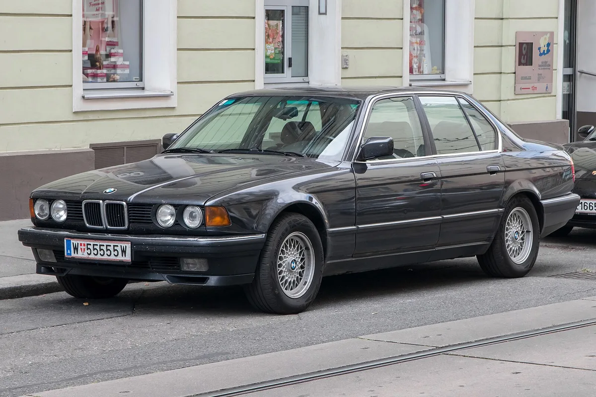 BMW E32