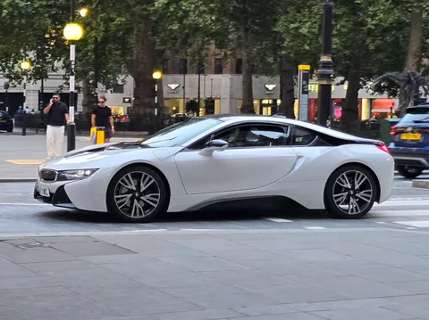 BMW i8 — 2