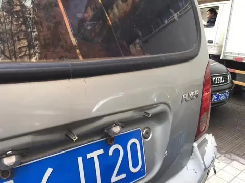 BYD Flyer — 6