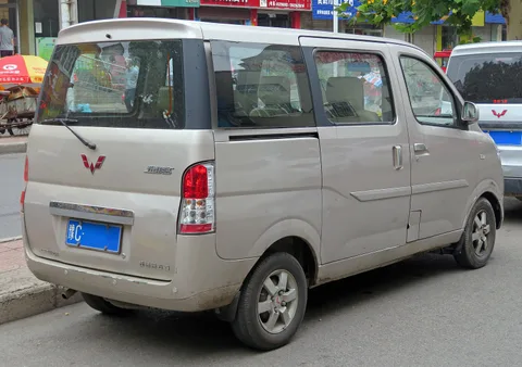 Wuling Hongtu — 3