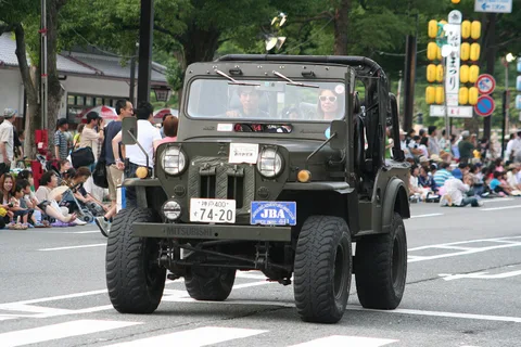 Mitsubishi Jeep — 3