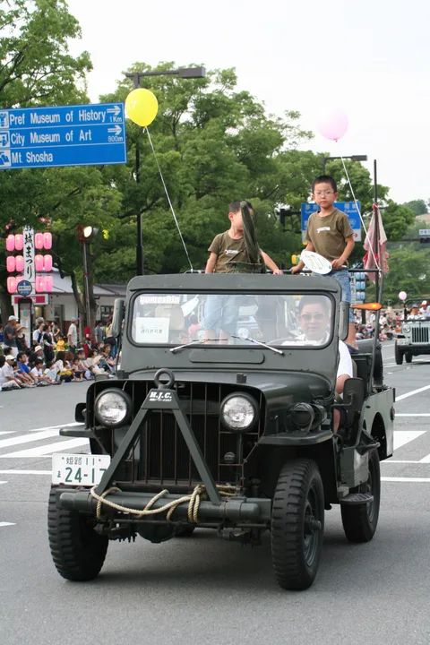 Mitsubishi Jeep — 4