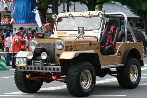 Mitsubishi Jeep — 5