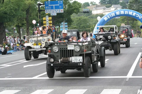 Mitsubishi Jeep — 6