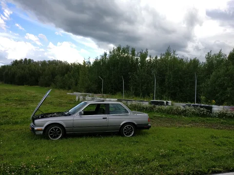 BMW E30 — 4