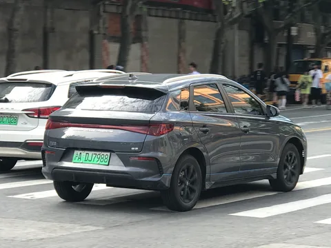 BYD e2 — 8