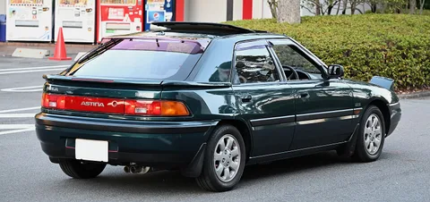 Mazda Familia Astina — 2