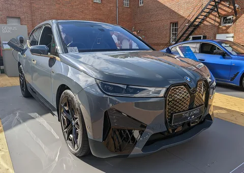 BMW iX — 7