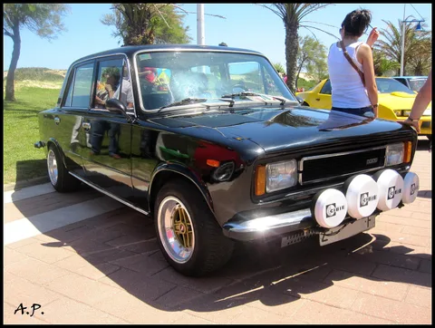 SEAT 124 FL — 2