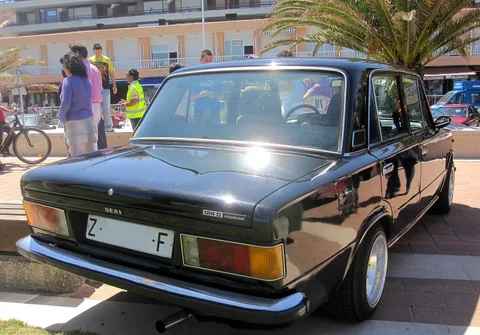 SEAT 124 FL — 3