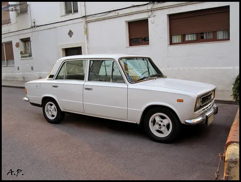 SEAT 124 FL — 8