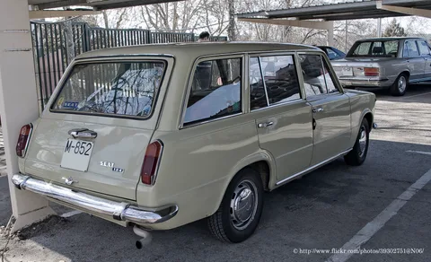 SEAT 124 Familiar — 2