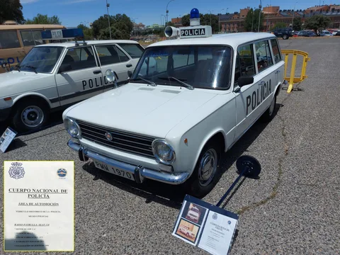 SEAT 124 Familiar — 3