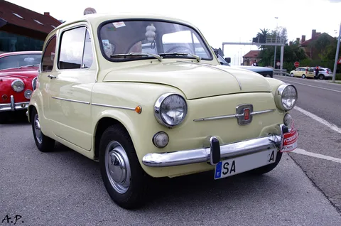 SEAT 600 L — 4