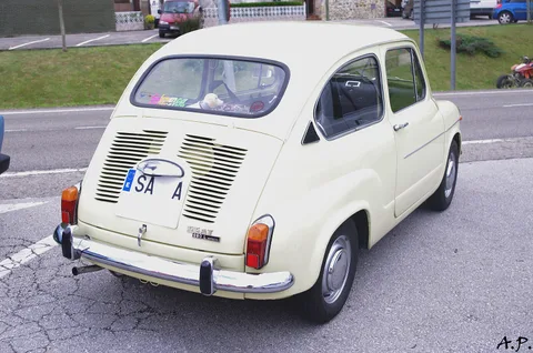 SEAT 600 L — 5