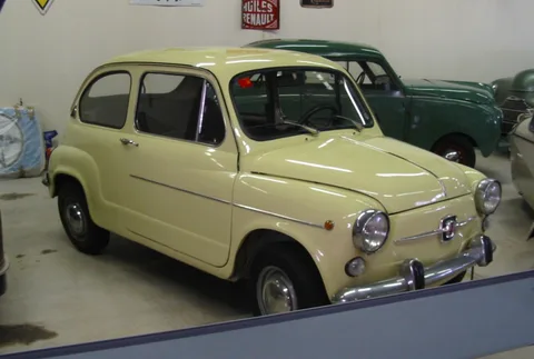 SEAT 600 L — 6