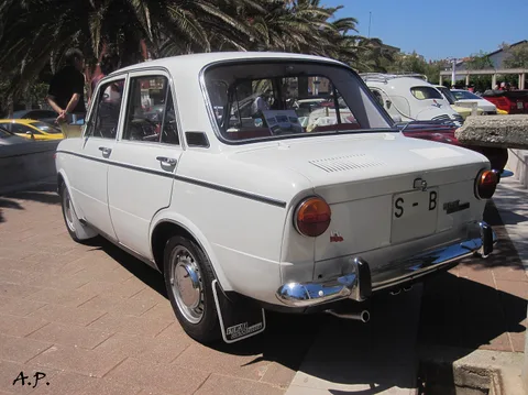 SEAT 850 4p — 6