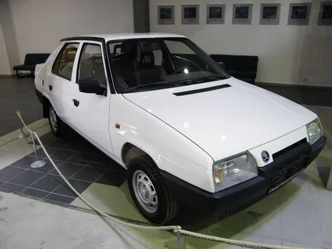 Škoda Favorit sedan — 3