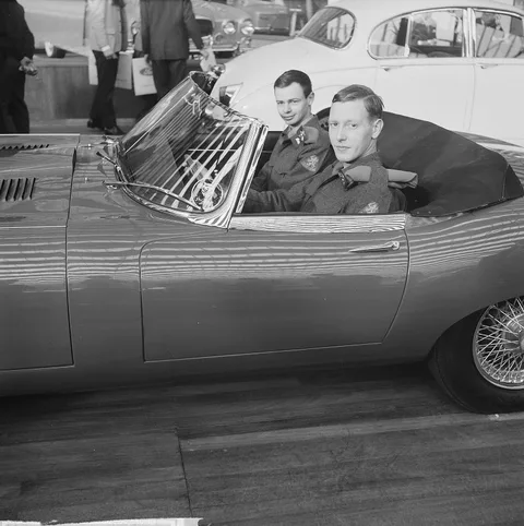 Jaguar E-Type Roadster — 7