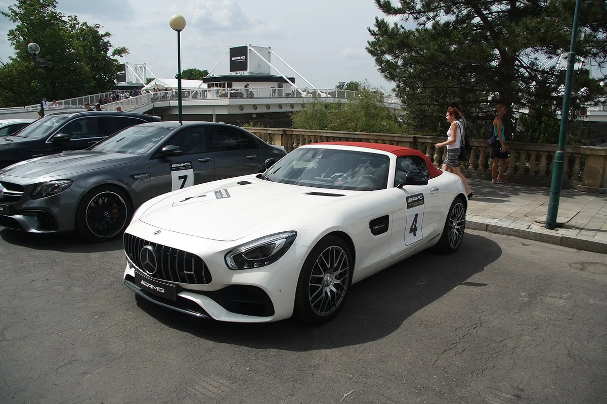 Mercedes-AMG R190 GT Roadster