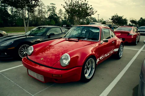 Porsche 911 G-series Carrera coupes — 2