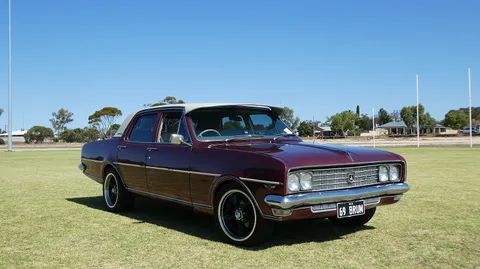 Holden Brougham — 3