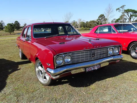 Holden Brougham — 4