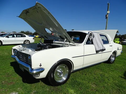 Holden Brougham — 5