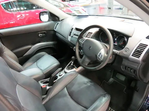 Peugeot 4007 — 6