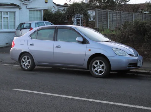 Toyota Prius (XW11) — 7