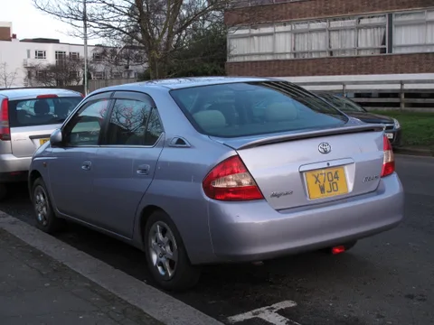 Toyota Prius (XW11) — 8