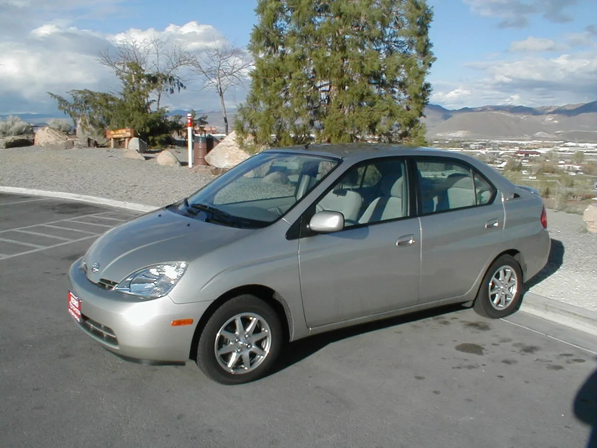 Toyota Prius (XW11)