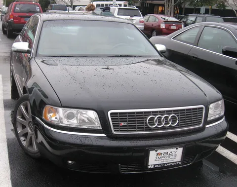 Audi S8 D2 — 2