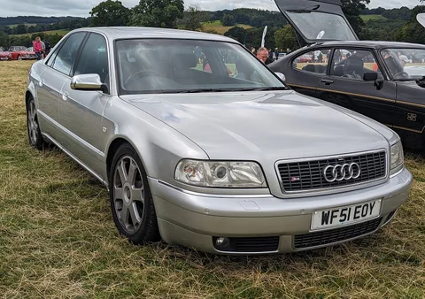 Audi S8 D2 — 4